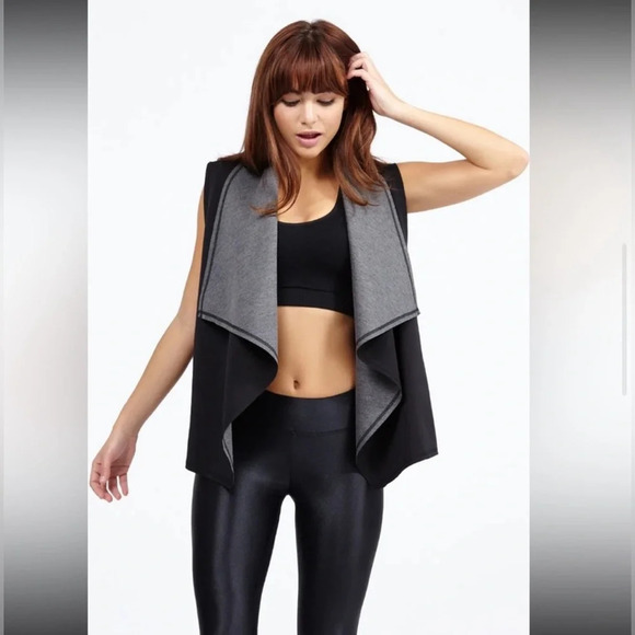 Alala Black Gray Draped Front Vest Athletic Yoga Size Medium Athleisure Travel‎ - Picture 1 of 16